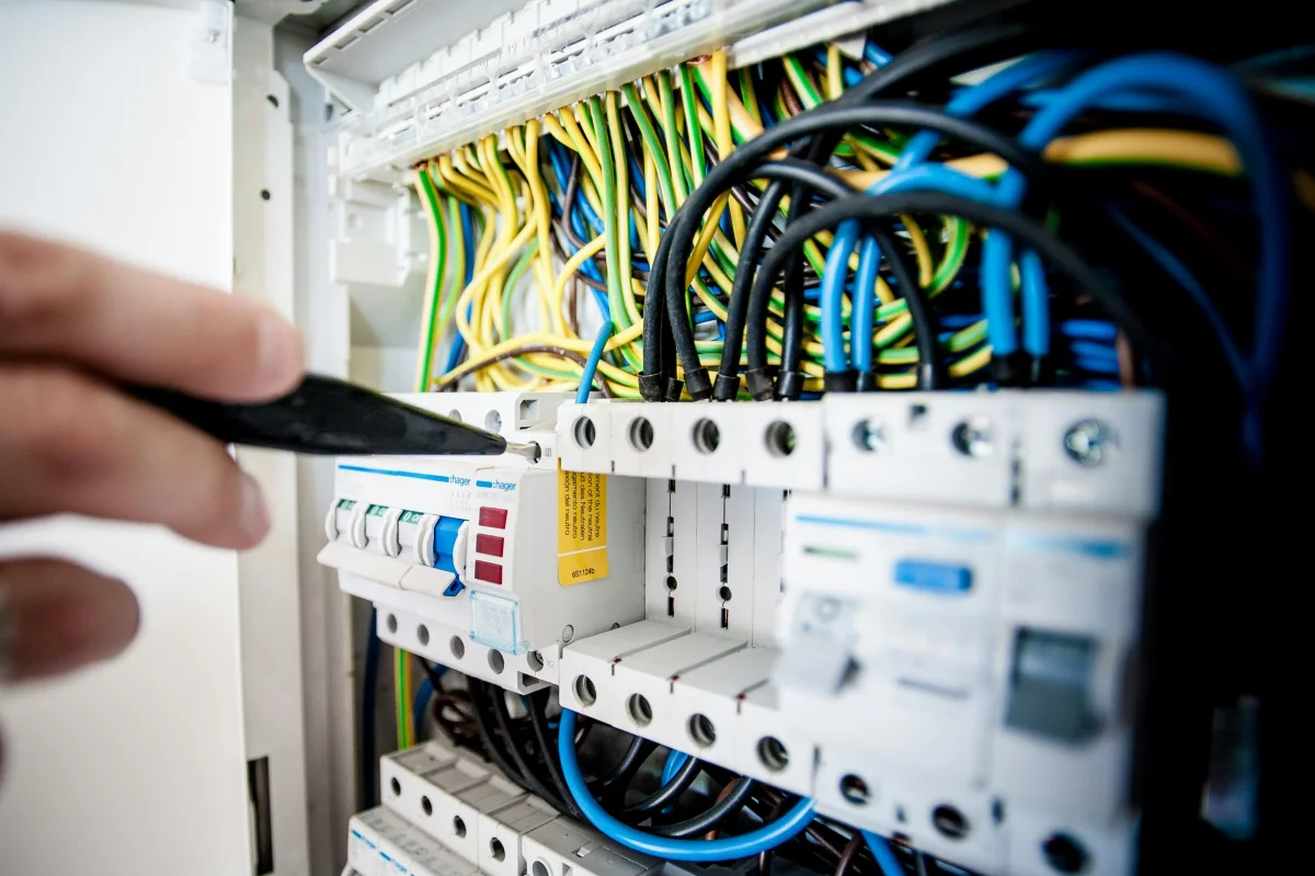 Elektrik İşlərində Təhlükəsizlik Qaydaları: Ustaların bilməli olduqları